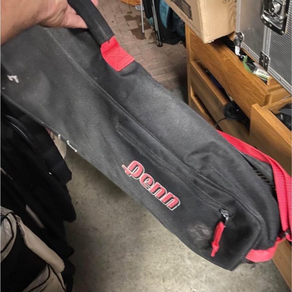 Multi Tennis racquet bag by Penn 
Can hold 3 tennis rackets